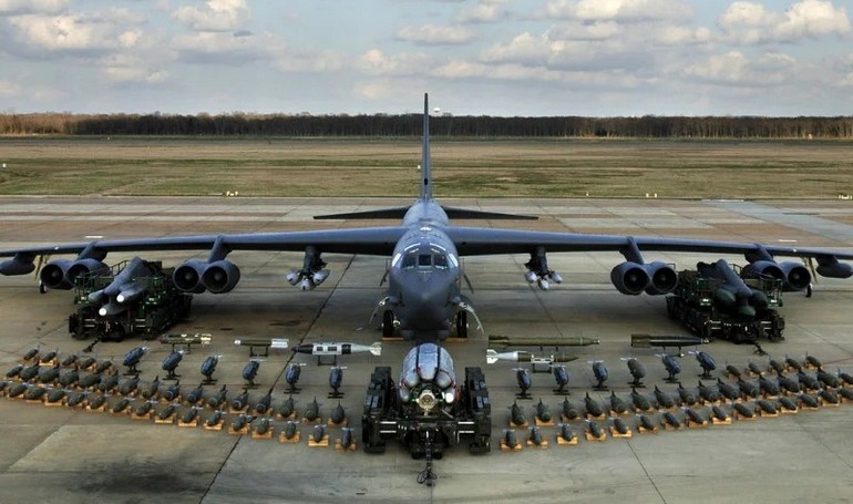 BOEING B-52 Stratofortress B52 aircraft photograph