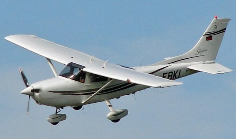 CESSNA T182 Turbo Skylane C82S aircraft photograph