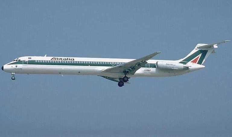 BOEING MD-81 MCDONNELL DOUGLAS MD-81 MD81 aircraft photograph