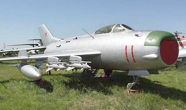 GUIZHOU F-6 GUIZHOU J-6 MIKOYAN MiG-19 NANCHANG F-6 NANCHANG J-6 SHENYANG F-6 SHENYANG J-6 SHENYANG JJ-6 SHENYANG JZ-6 MG19 aircraft photograph