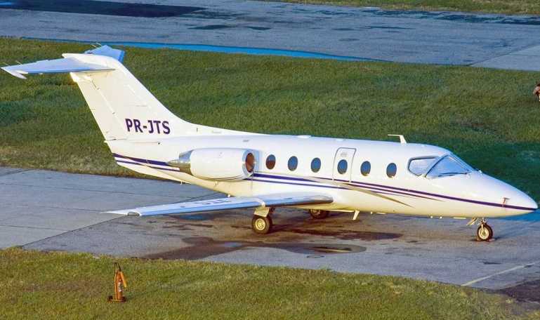 MITSUBISHI MU-300 Diamond MU30 aircraft photograph